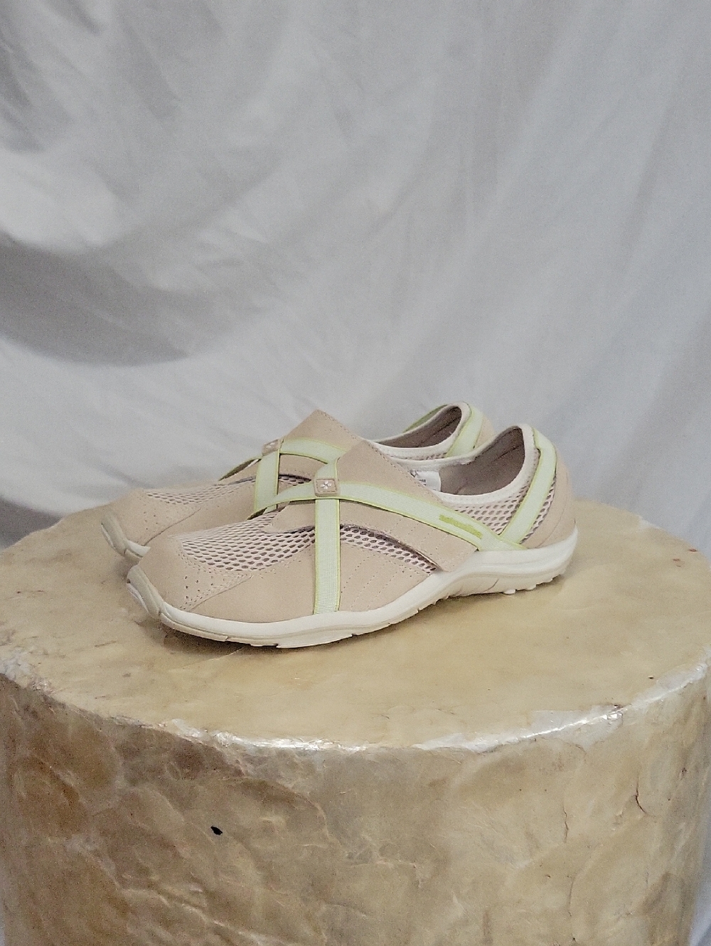 Women's Naturalizer slip-on shoes  size 9